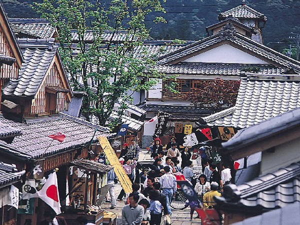 12月上旬から下旬　おかげ横丁 「お正月の支度市」・12月上旬から下旬「歳の市」